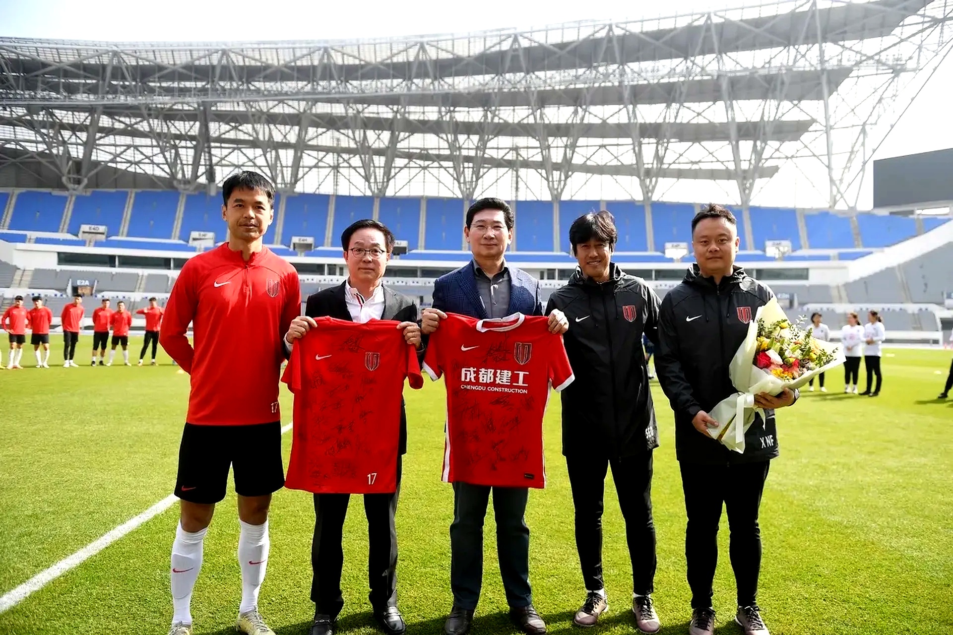 关键时刻西甲焦点战；成都蓉城伤情更新；球迷炸锅；年轻球员得到机会的简单介绍九游游戏中心